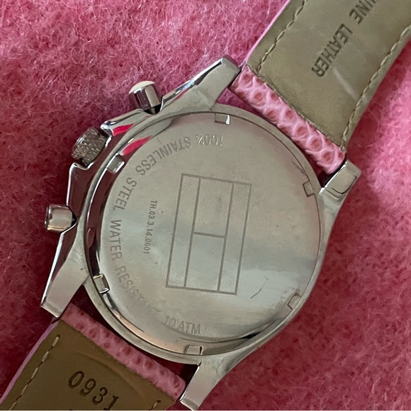 Tommy Hilfiger Women's 1780729 Sport Leather Watch - Picture 6 of 10
